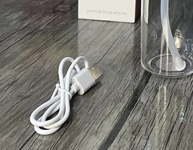 كابل الشحن USB مع الجهاز